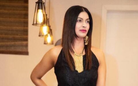 Yoleen Naidoo writes a weekly column with Ladiescorner.ca | Empowering Teens