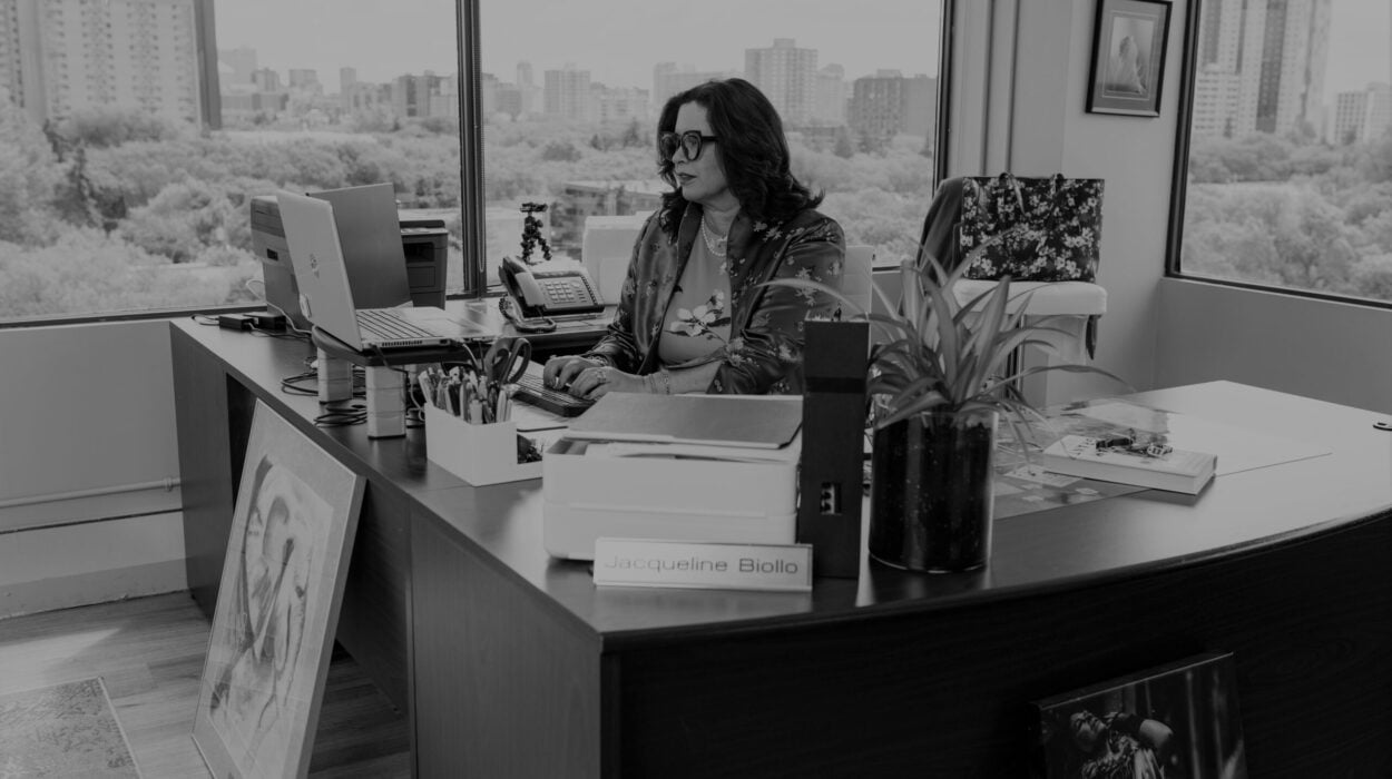 Jacqueline Biollo is a weekly columnist with Ladiescorner.ca