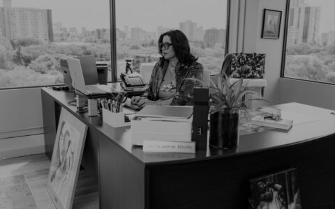 Jacqueline Biollo is a weekly columnist with Ladiescorner.ca