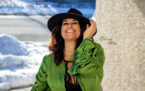 Jacqueline Biollo is a weekly columnist with Ladiescorner.c