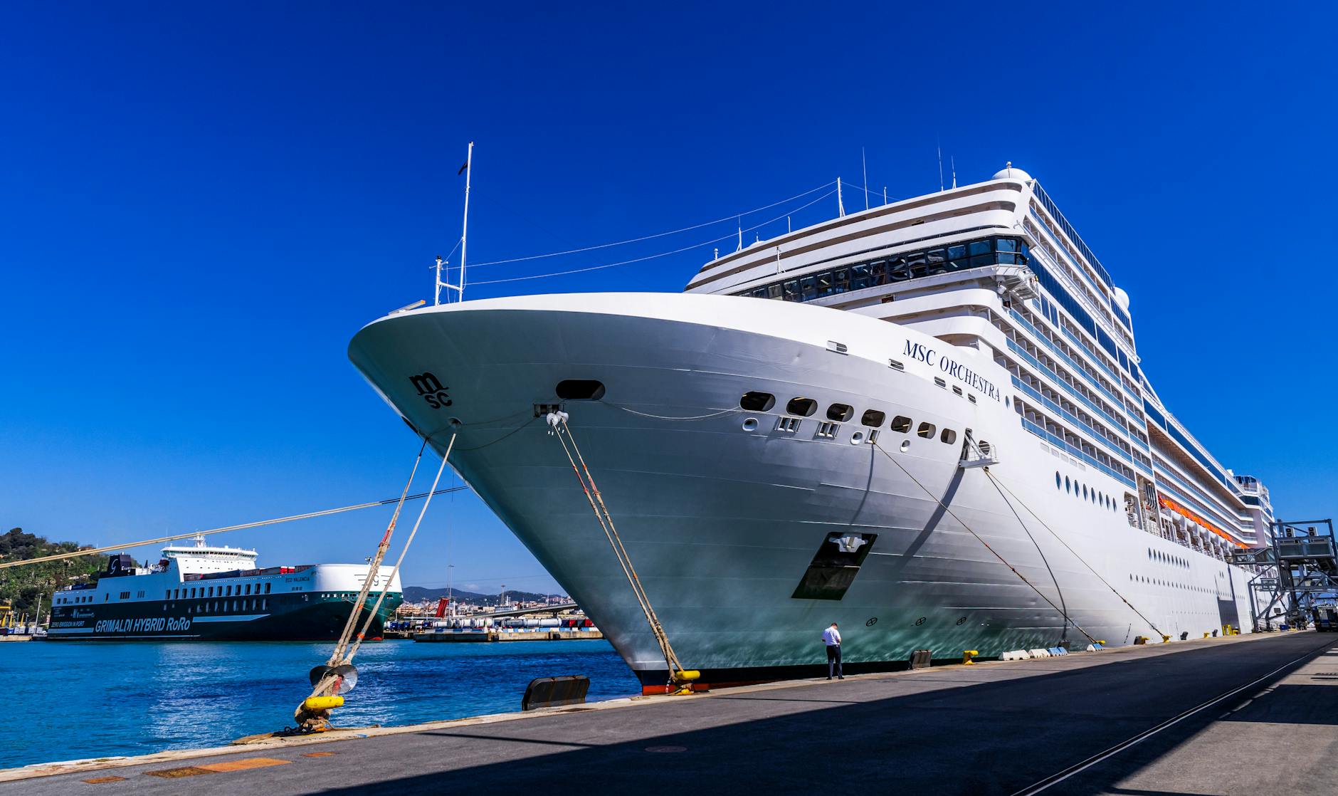 Discrepancies in Hantavirus Quarantine Periods for Cruise Passengers Spark Public Health Debate