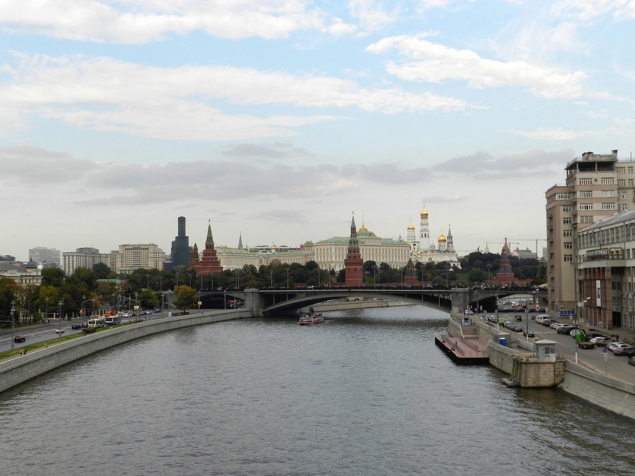 Public Apathy and Technical Glitches Mar Moscow's Victory Day Celebrations