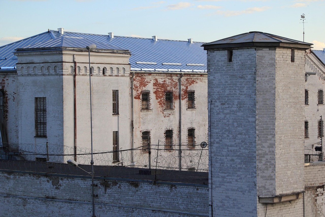 Overcrowded Paris Prisons Face 'Inhumane' Conditions During 2026 Heatwave