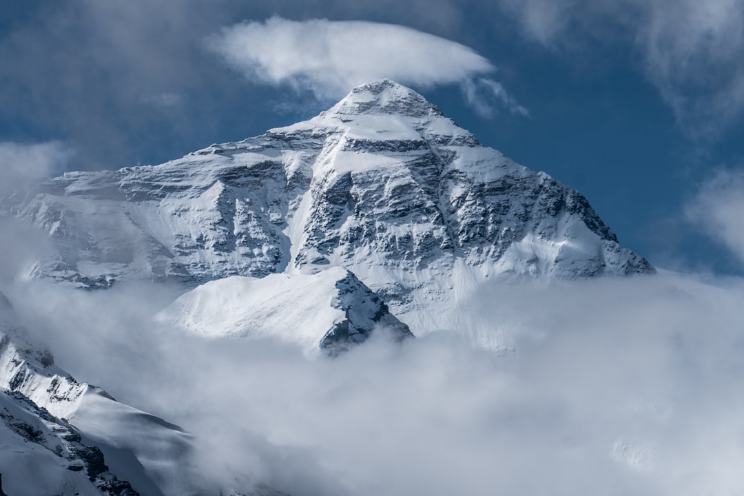 Canadian Mountaineer Shaunna Burke Summits Everest With Stage 4 Cancer to Fund Hypoxia Research