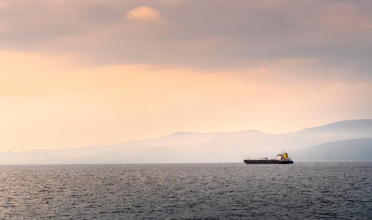 Global Energy Markets Face Uncertainty as U.S. and Europe Clash Over Strait of Hormuz Reopening