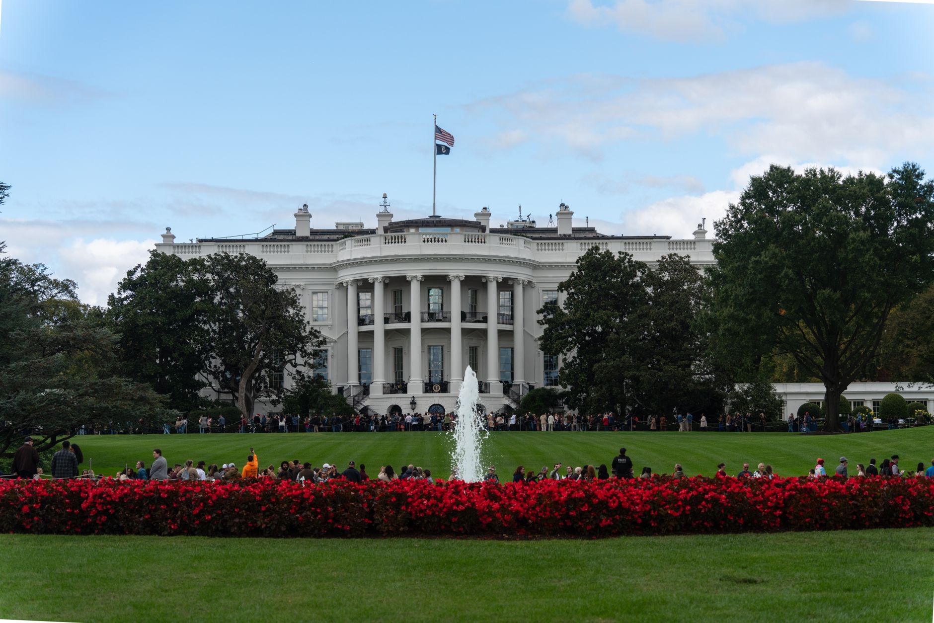 Justin Gaethje Defeats Ilia Topuria for UFC Lightweight Title in Historic White House Upset