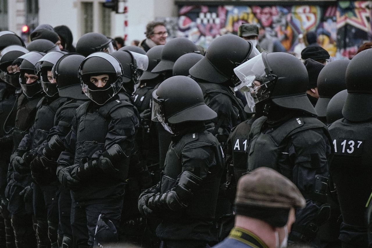 Kremlin Critic Arrested: Russian Opposition Faces Total Exclusion Ahead of Elections
