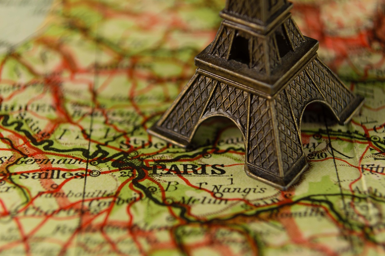Paris Landmark Closures: How Europe's Extreme Heat Response Re-shapes Global Tourism