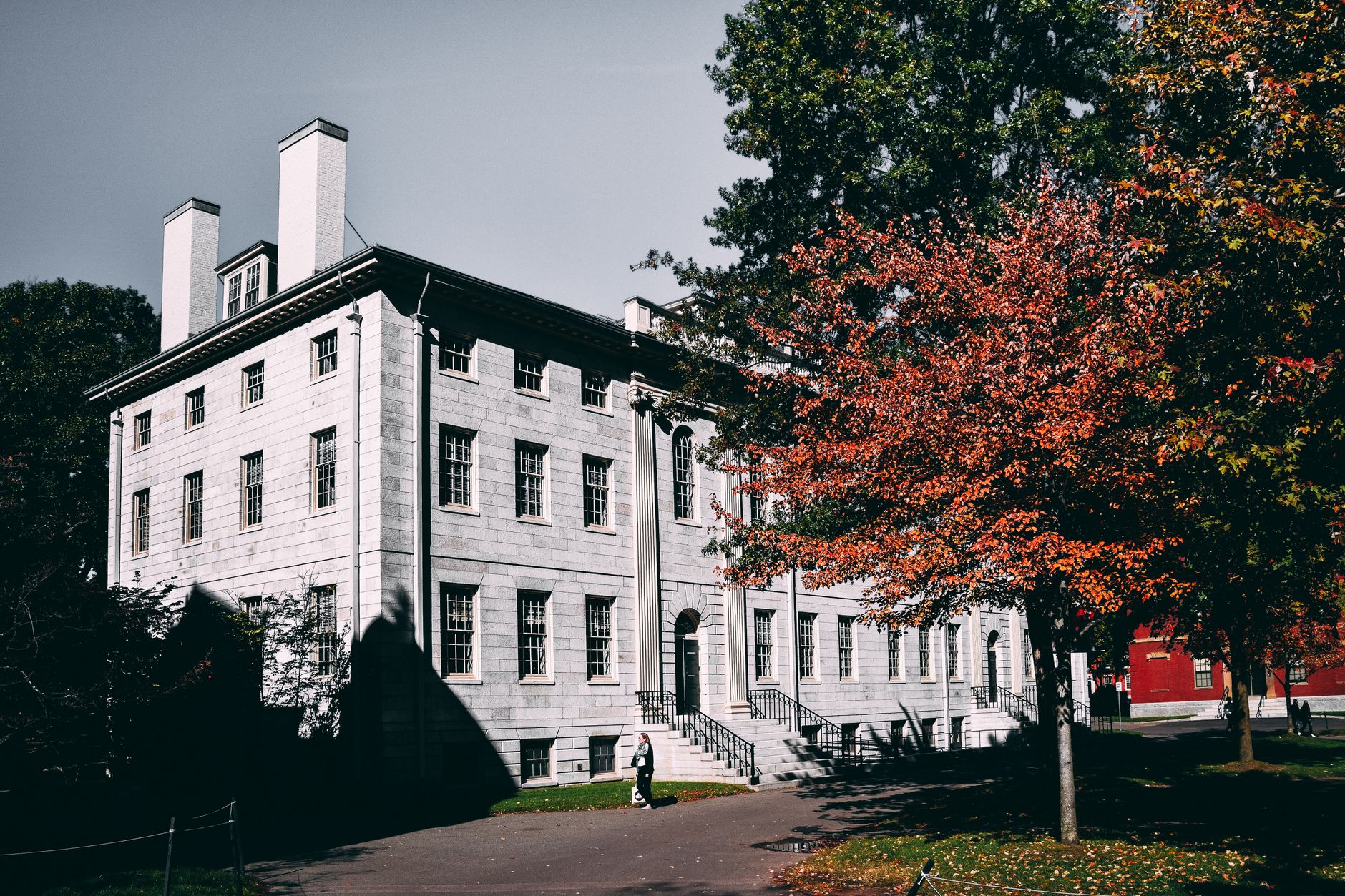 Canadians Hesitantly Back 24 Sussex Drive Renovation Fundraising Campaign